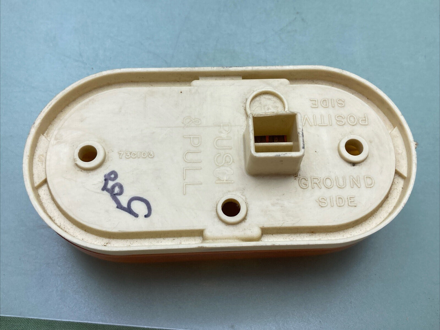 NEW REFLECT-O-LITE 400 SAE-P2-71 AMBER LENS CASING 73C103