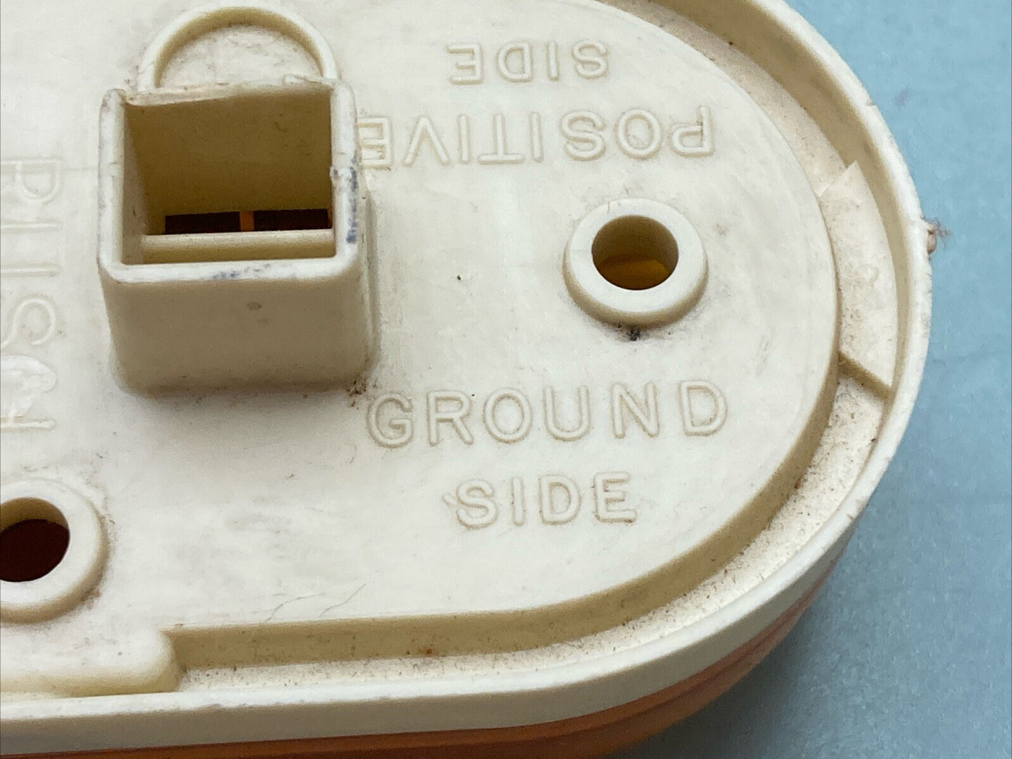 NEW REFLECT-O-LITE 400 SAE-P2-71 AMBER LENS CASING 73C103