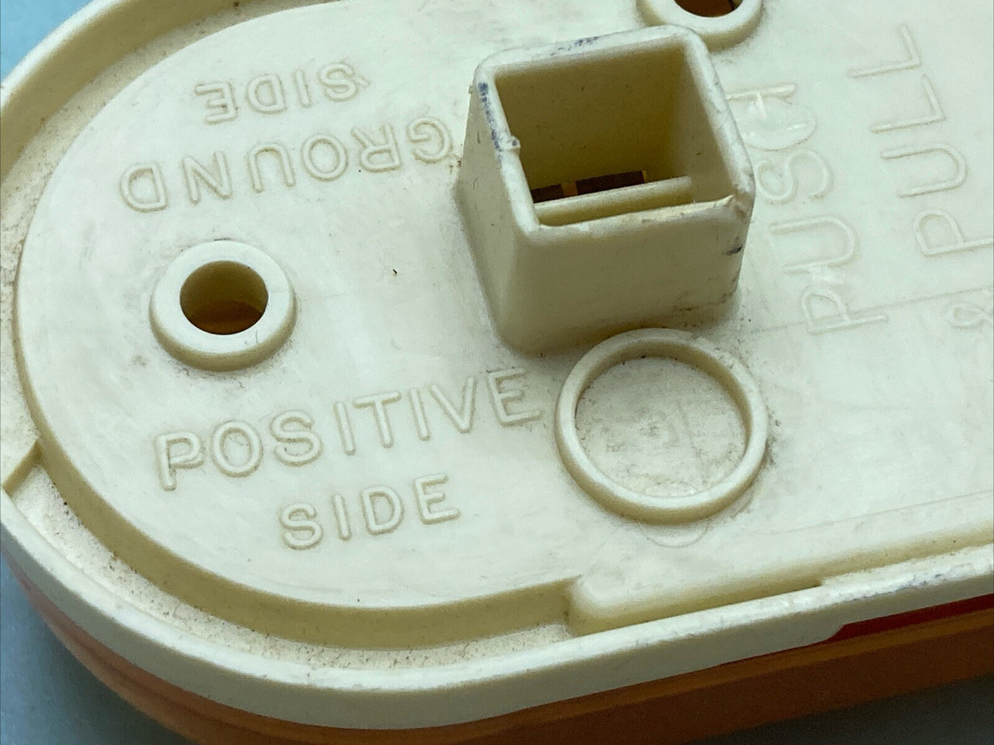 NEW REFLECT-O-LITE 400 SAE-P2-71 AMBER LENS CASING 73C103