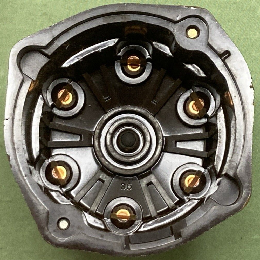 NEW GENUINE DELCO REMY 1960810 DISTRIBUTOR CAP  6 CYLINDER