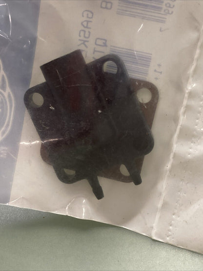 NEW OMC 437228 COVER AND GASKET ASSEMBLY