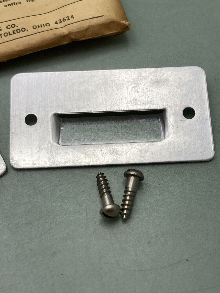 NEW CONSOLIDATED SPECIALTIES CO. BRACKET FOR HOLDING SEE-SEA BOW LIGHT