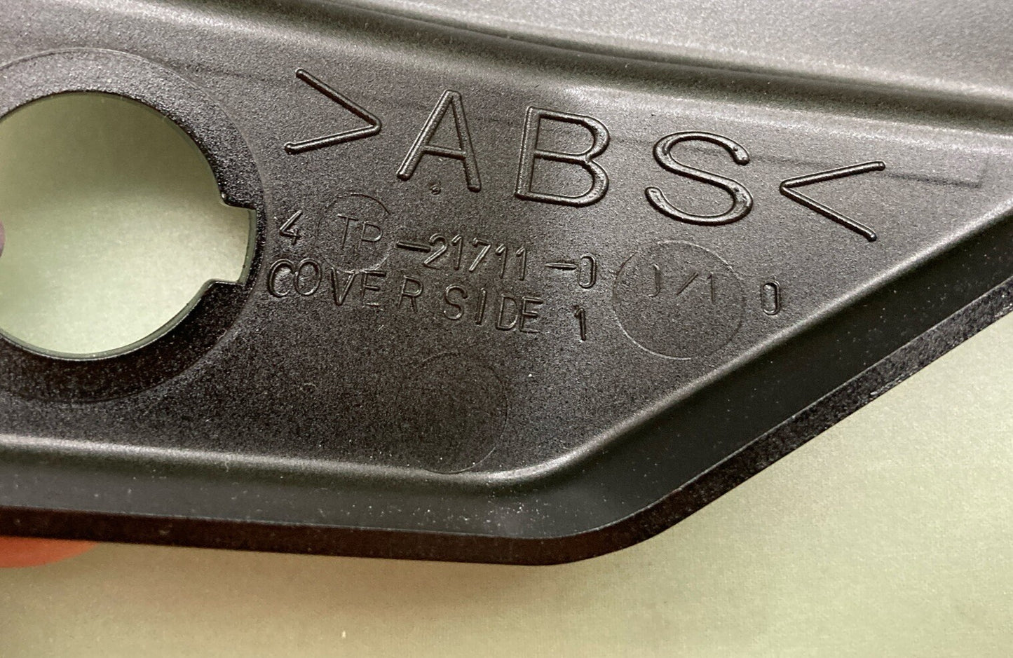 NEW GENUINE YAMAHA 5BN-21711-11-33 COVER SIDE 1 V-STAR