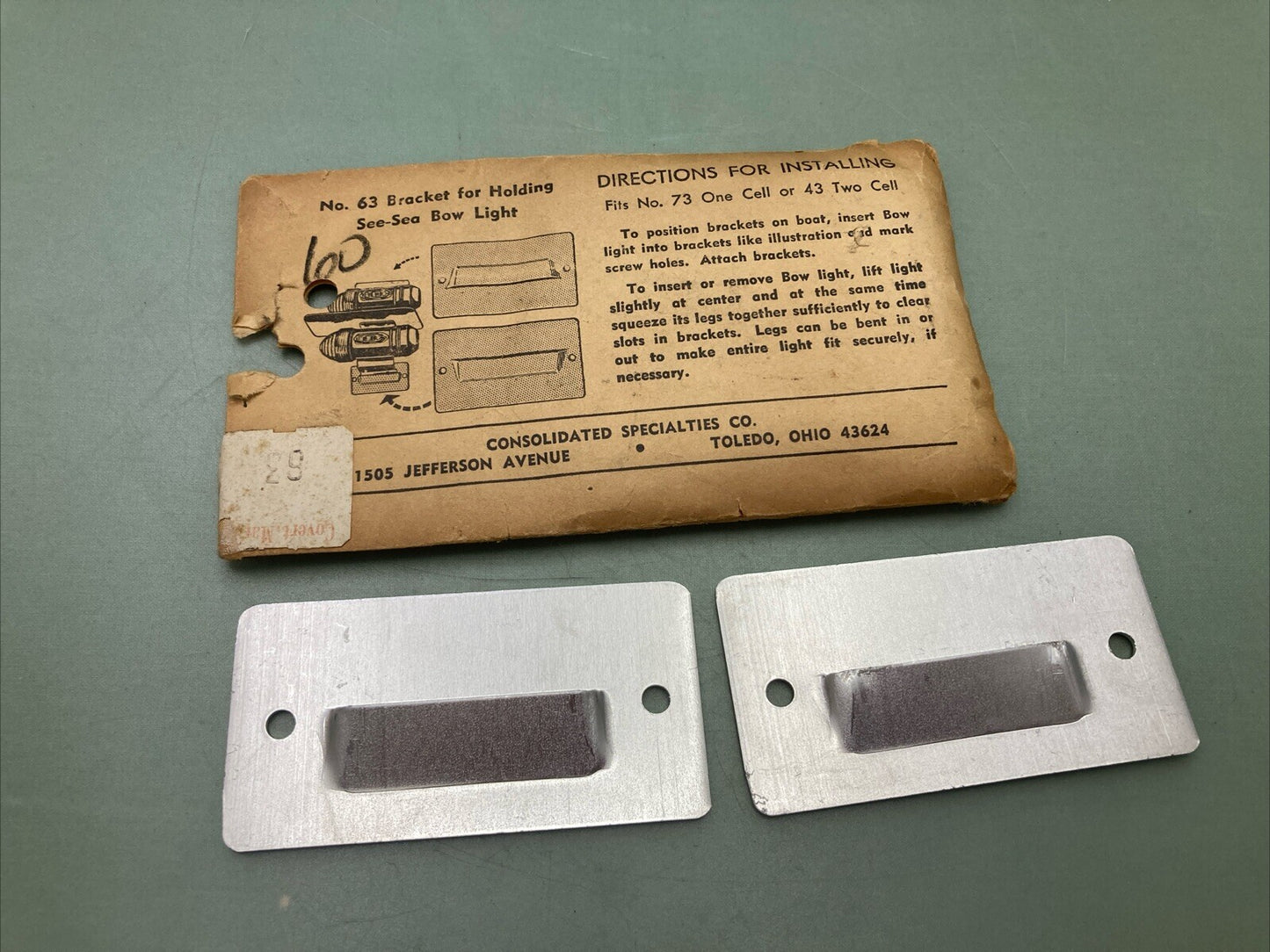 NEW CONSOLIDATED SPECIALTIES CO. BRACKET FOR HOLDING SEE-SEA BOW LIGHT, NO SCREW