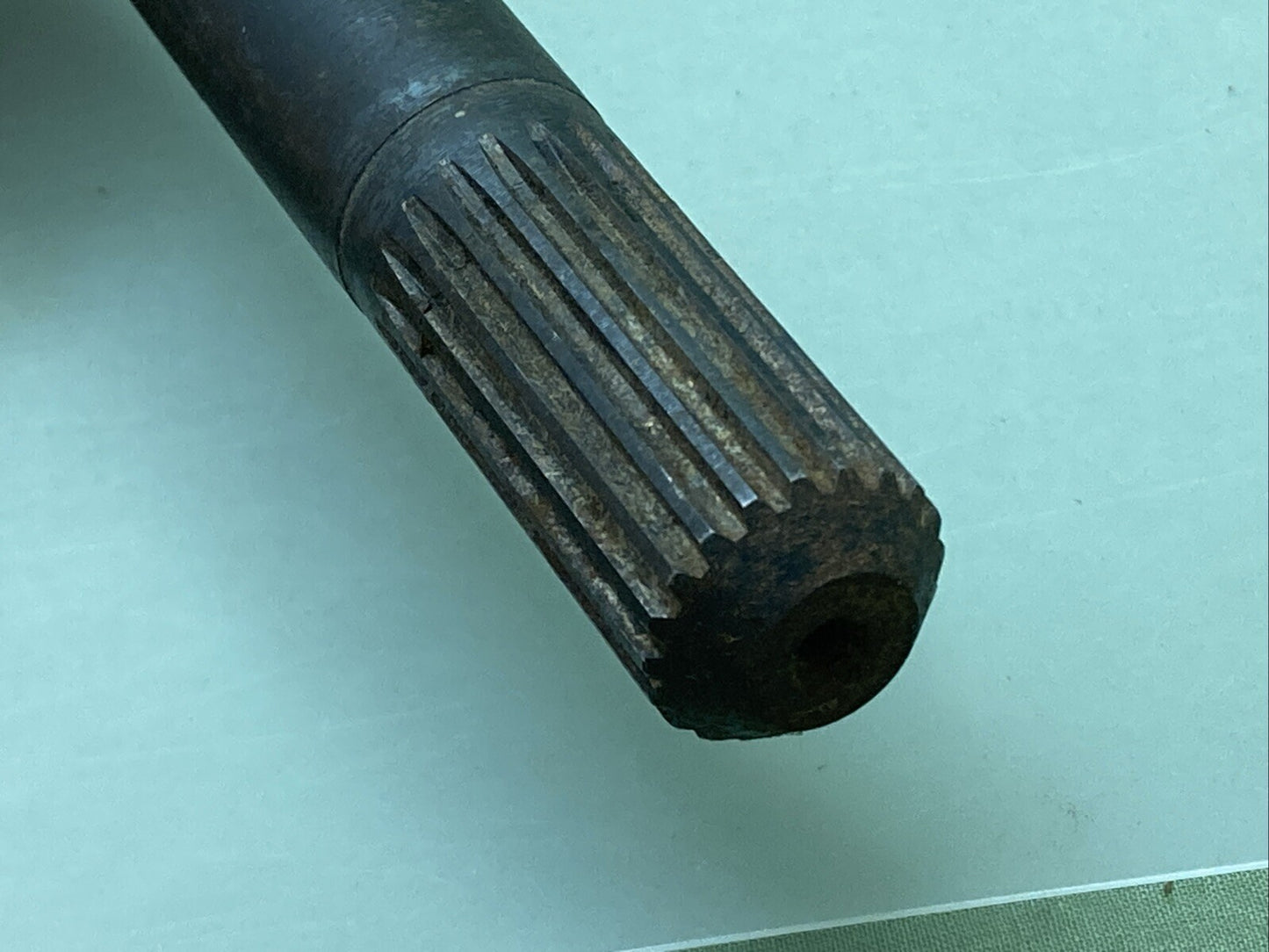 JOHNSON EVINRUDE OMC 0979973 DRIVE SHAFT, GEAR, AND SEAL ASSEMBLY