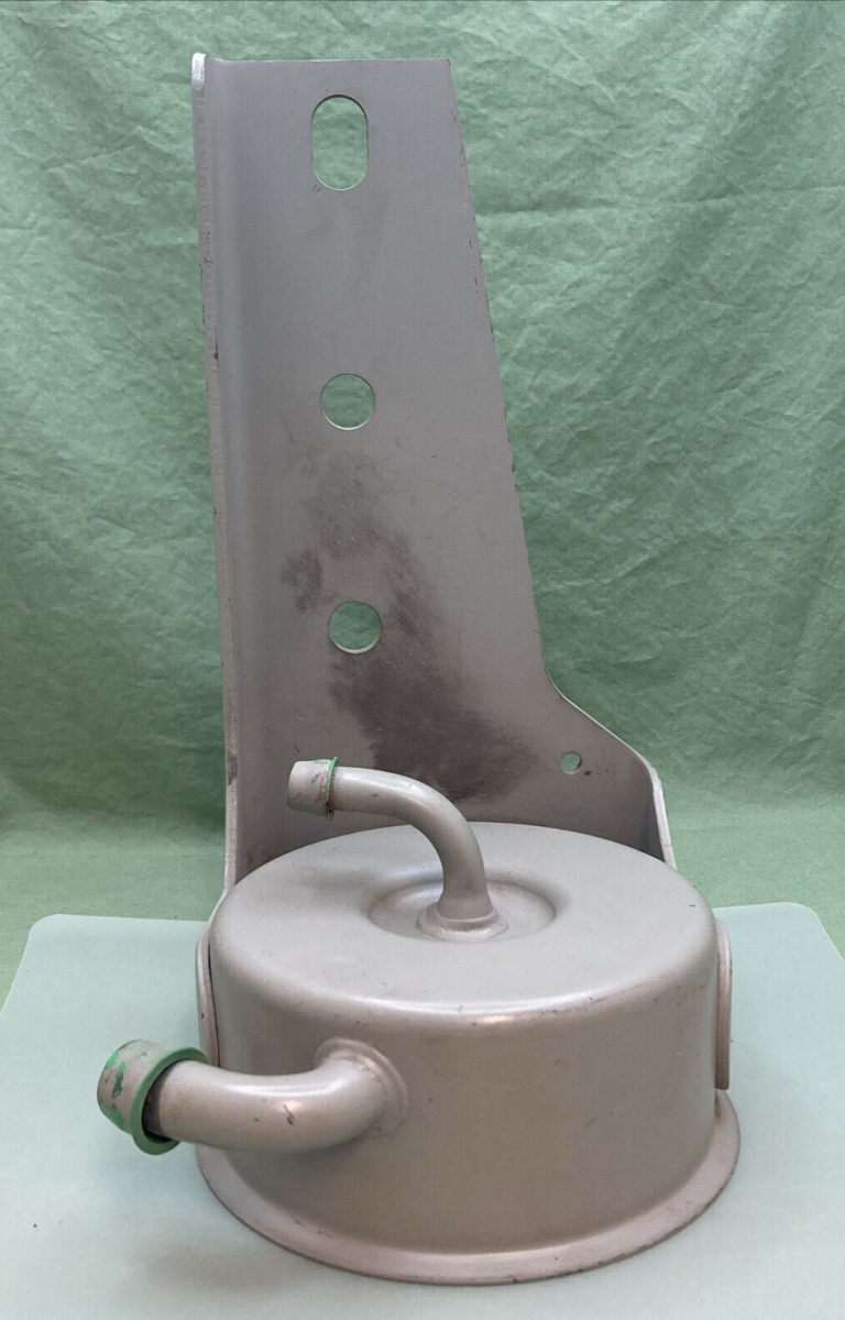 NEW GENUINE PETERBILT J86-6001 RESERVOIR BRACKET, POWER STEERING