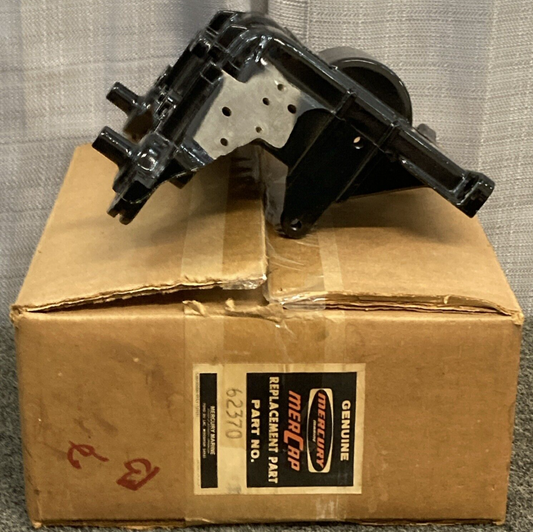 NEW GENUINE MERCURY 62370 BRACKET TOP COWL OUTBOARD 40HP