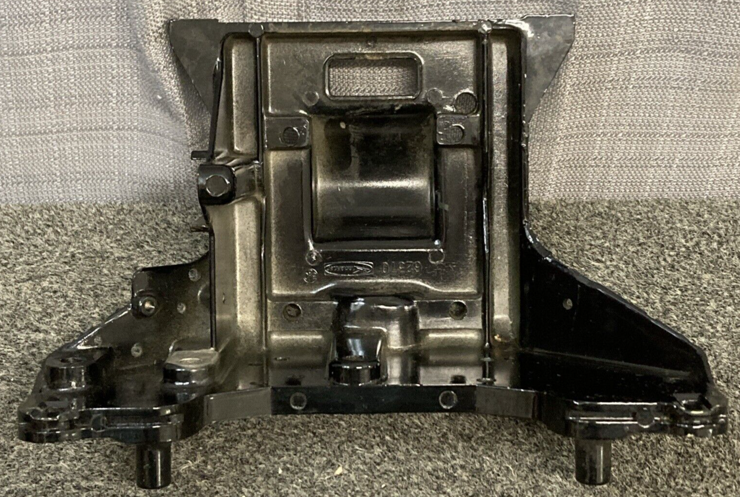 NEW GENUINE MERCURY 62370 BRACKET TOP COWL OUTBOARD 40HP