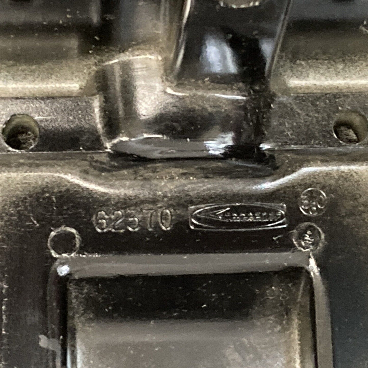 NEW GENUINE MERCURY 62370 BRACKET TOP COWL OUTBOARD 40HP