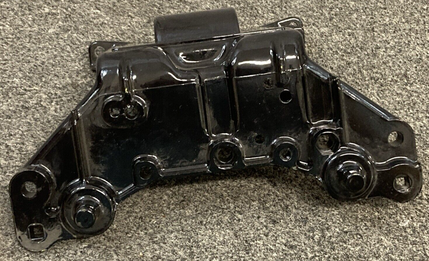 NEW GENUINE MERCURY 62370 BRACKET TOP COWL OUTBOARD 40HP