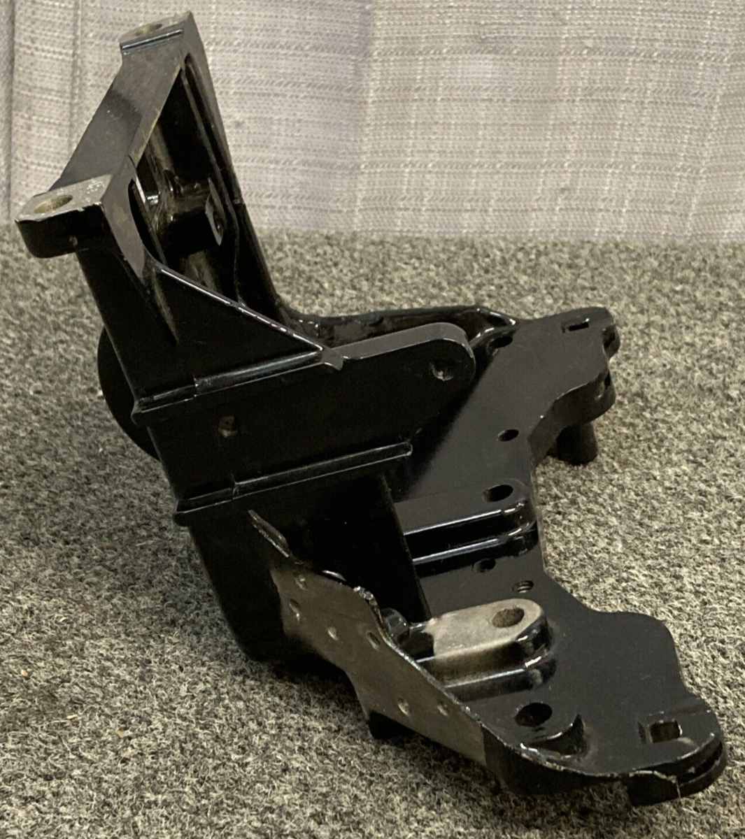 NEW GENUINE MERCURY 62370 BRACKET TOP COWL OUTBOARD 40HP