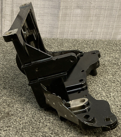 NEW GENUINE MERCURY 62370 BRACKET TOP COWL OUTBOARD 40HP