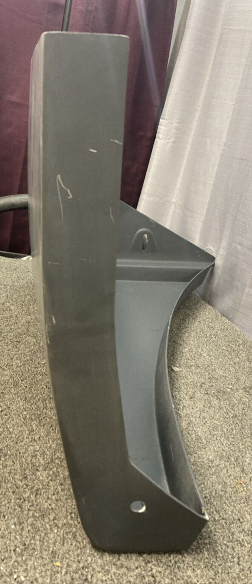 NEW GENUINE FRIEGHTLINER 22-37670-000 Quarter Fender LH, Glass Fiber Reinforced