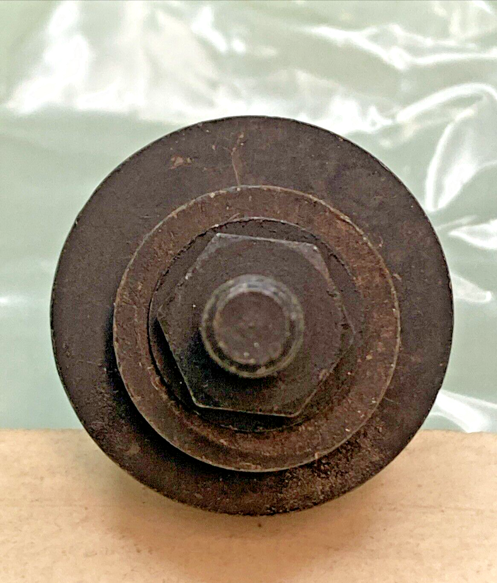 NEW GENUINE DETROIT DIESEL DDE 23530961 OIL PAN STUD AND SLEEVE
