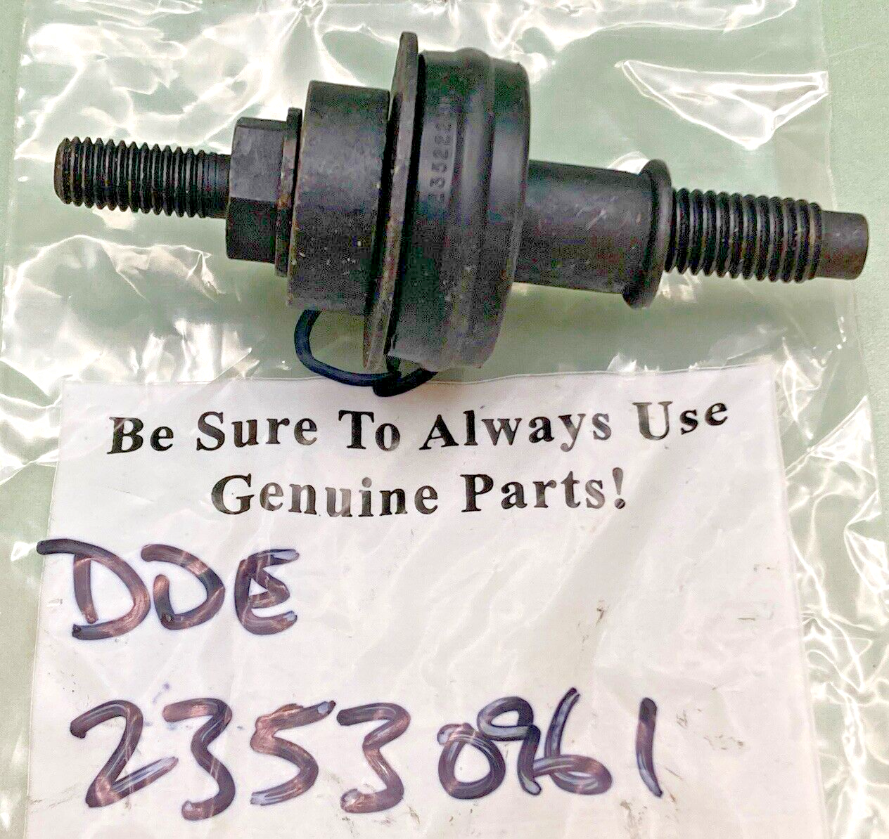 NEW GENUINE DETROIT DIESEL DDE 23530961 OIL PAN STUD AND SLEEVE