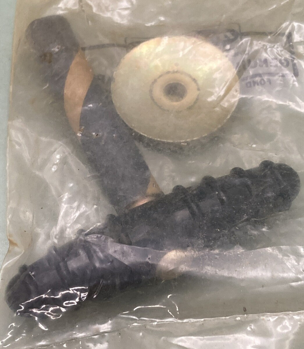 NEW GENUINE MERCURY 22477A1 THUMB SCREW ASSEMBLY