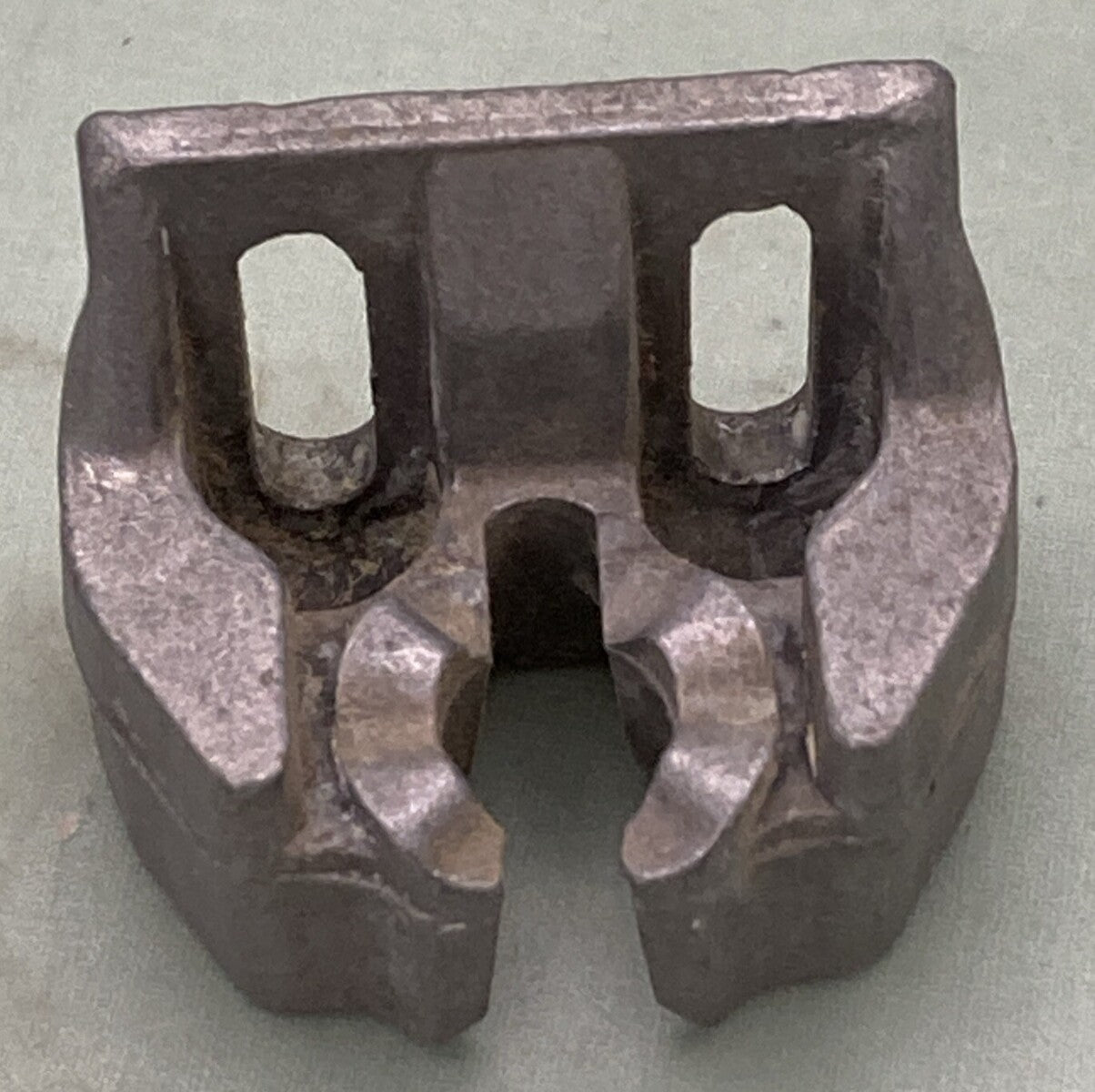 NEW GENUINE MERCURY 28113 TOP COWLING MOUNTING BRACKET