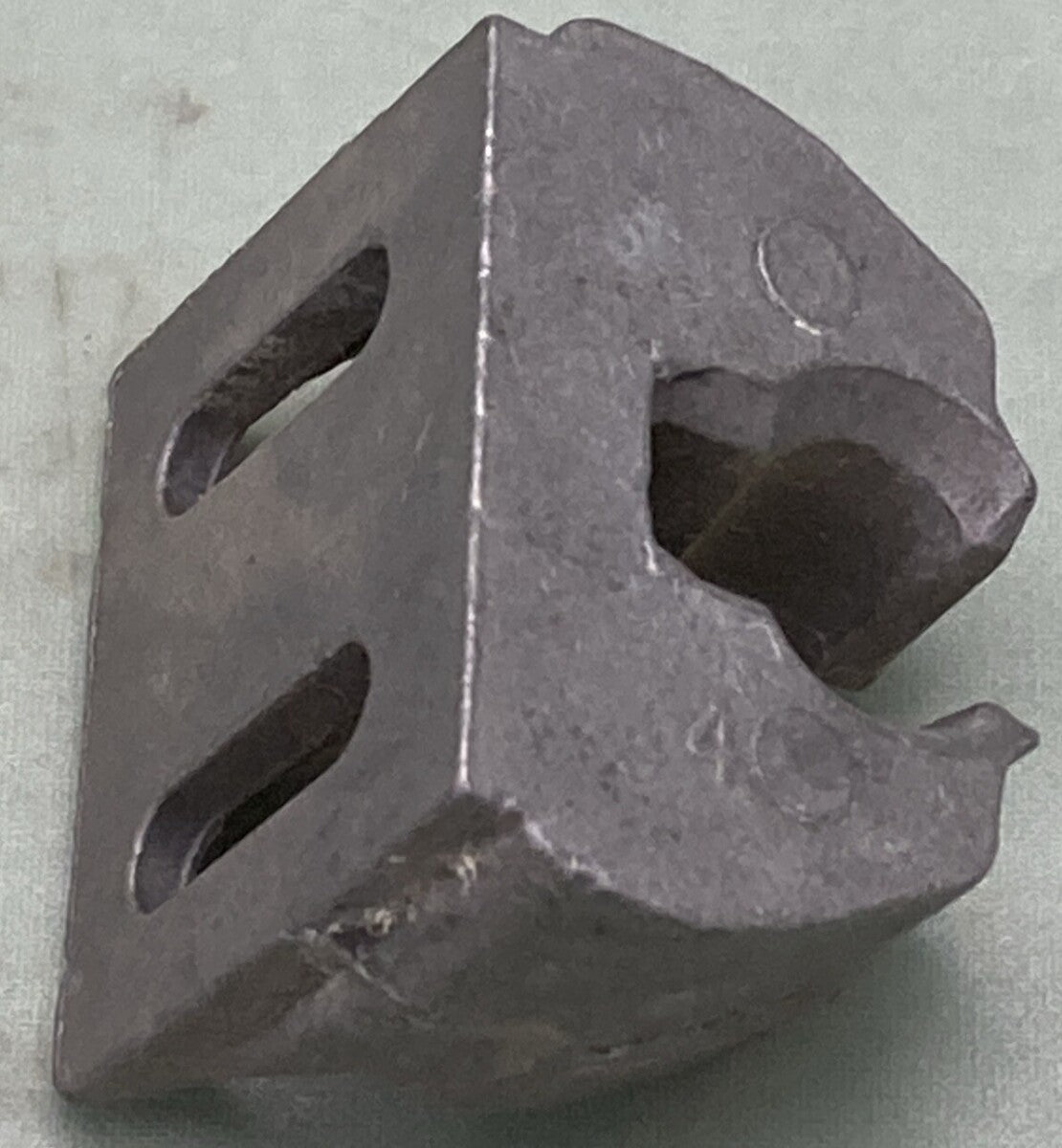 NEW GENUINE MERCURY 28113 TOP COWLING MOUNTING BRACKET