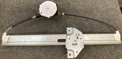 NEW GENUINE ACDELCO 11R525 MANUAL WINDOW REGULATOR CHEVY SATURN GM 19297457