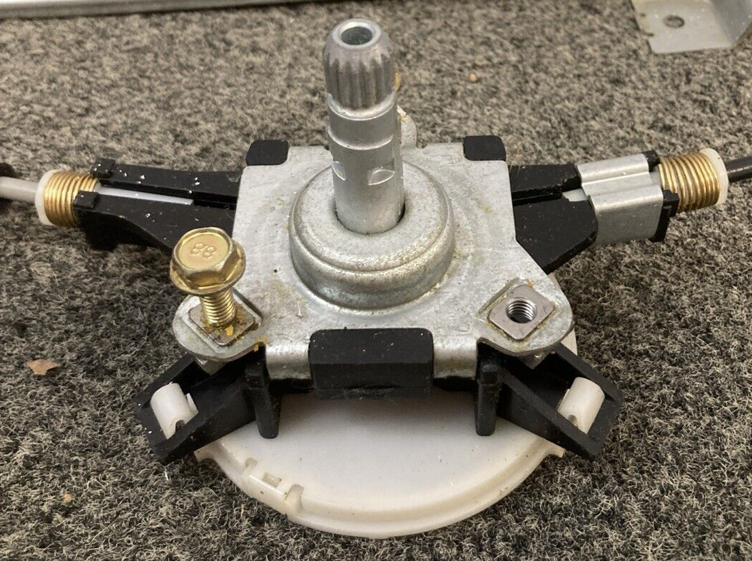 NEW GENUINE ACDELCO 11R525 MANUAL WINDOW REGULATOR CHEVY SATURN GM 19297457