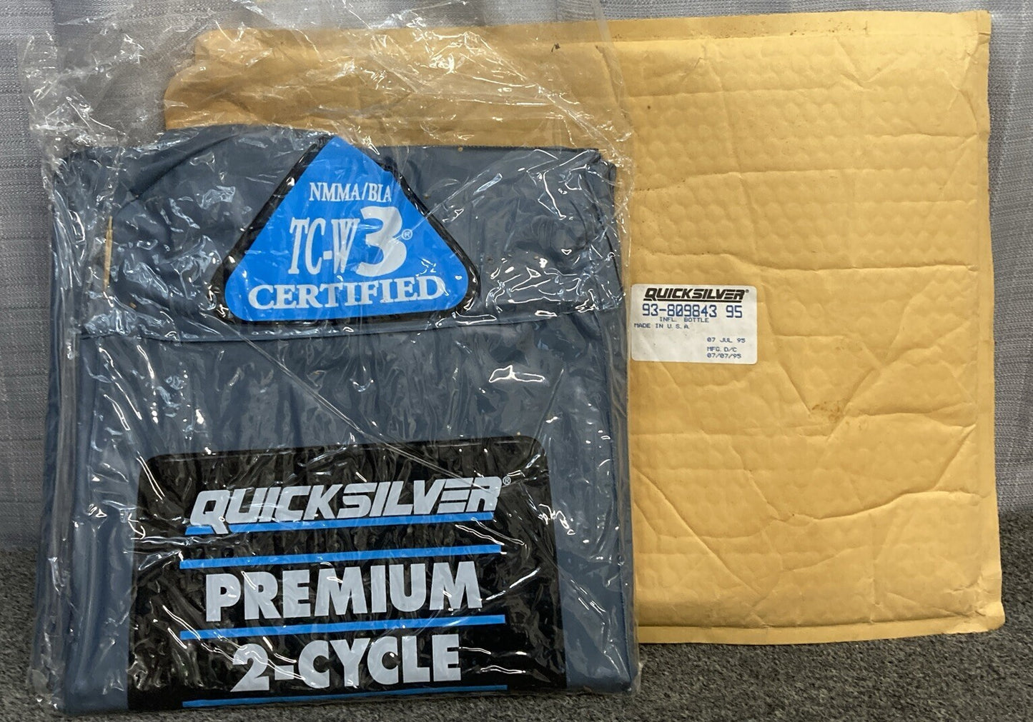 NEW GENUINE MERCURY QUICKSILVER 93-809843 95 INFLATABLE BOTTLE 2 CYCLE OIL BTL