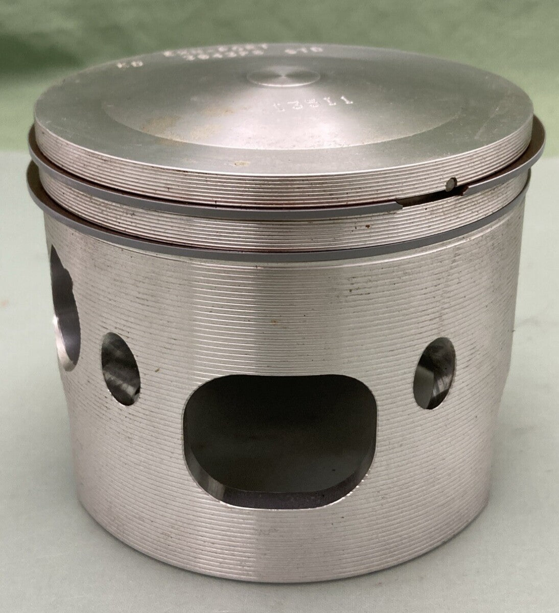 NEW GENUINE WISECO 3043PS OMC LOOP CHARGE PORT PISTON