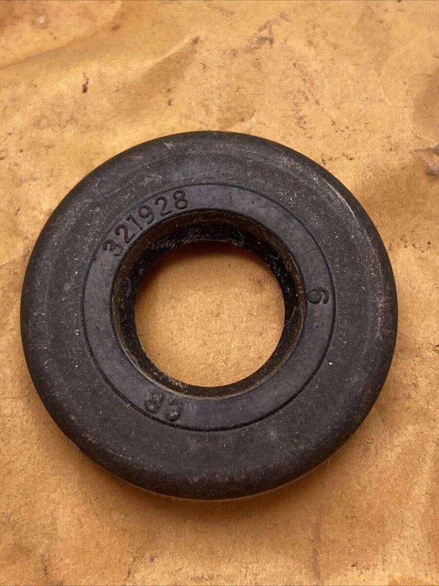NEW REPLACES OMC 321928 OIL RETAINER
