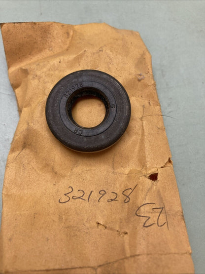 NEW REPLACES OMC 321928 OIL RETAINER