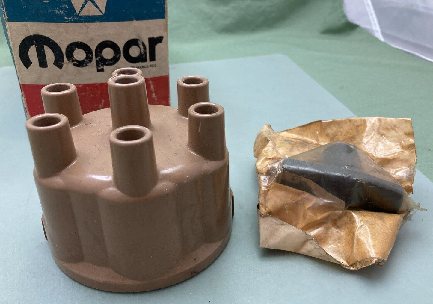 NEW GENUINE MOPAR 2448273 DISTRIBUTOR CAP