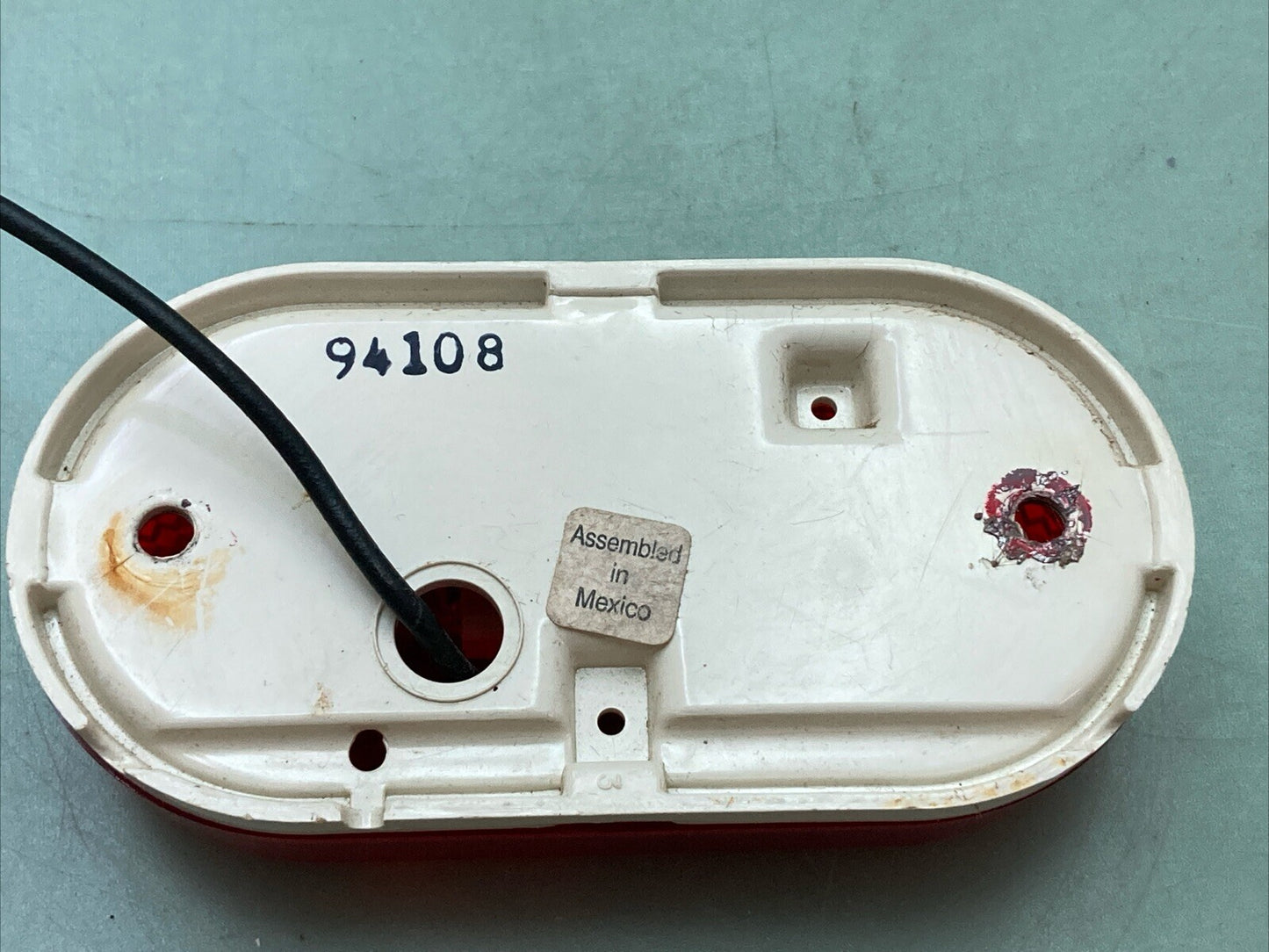 SIGNAL-STAT 77-557 RED OVAL LENS ASSEMBLY SAE PCA 81 94108
