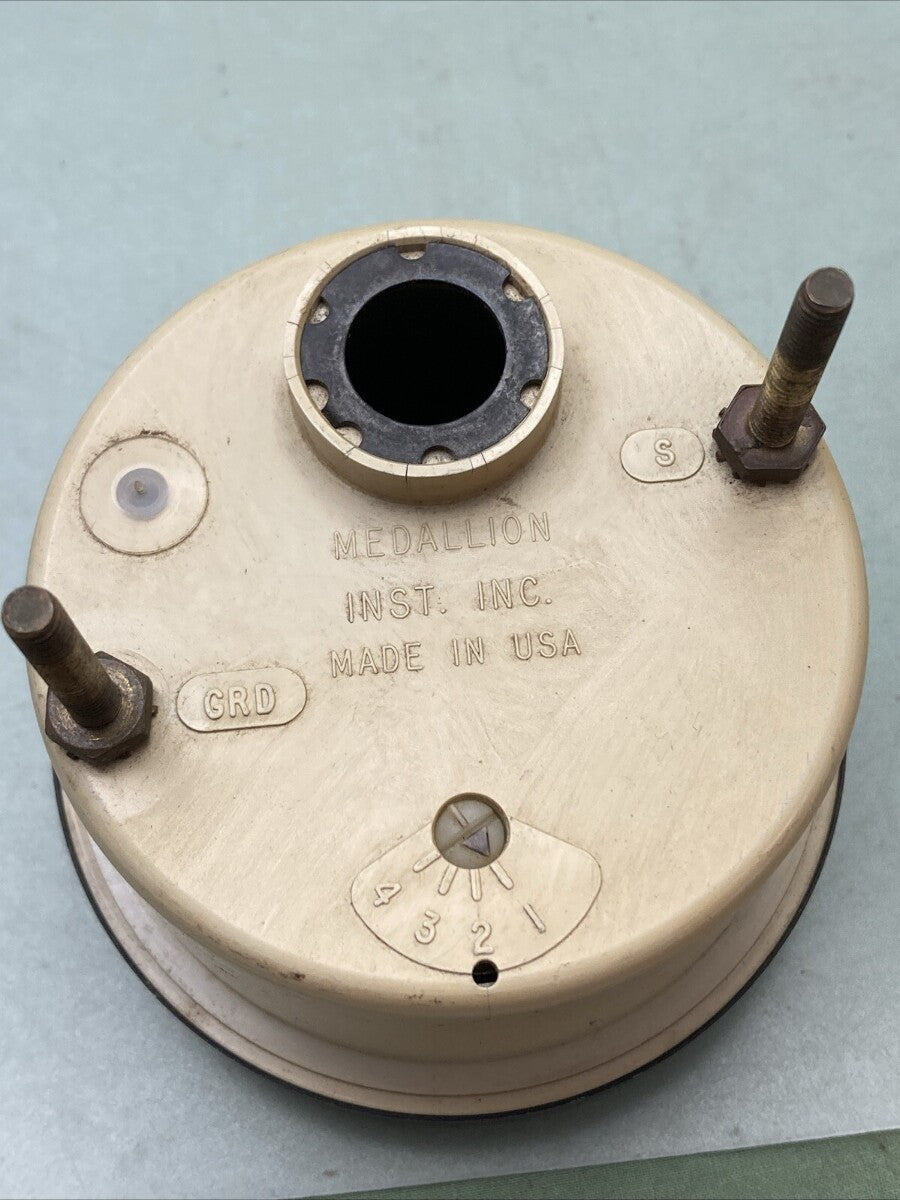 MEDALLION INSTRUMENTS MARINE TACHOMETER GAUGE RPM 0-8000