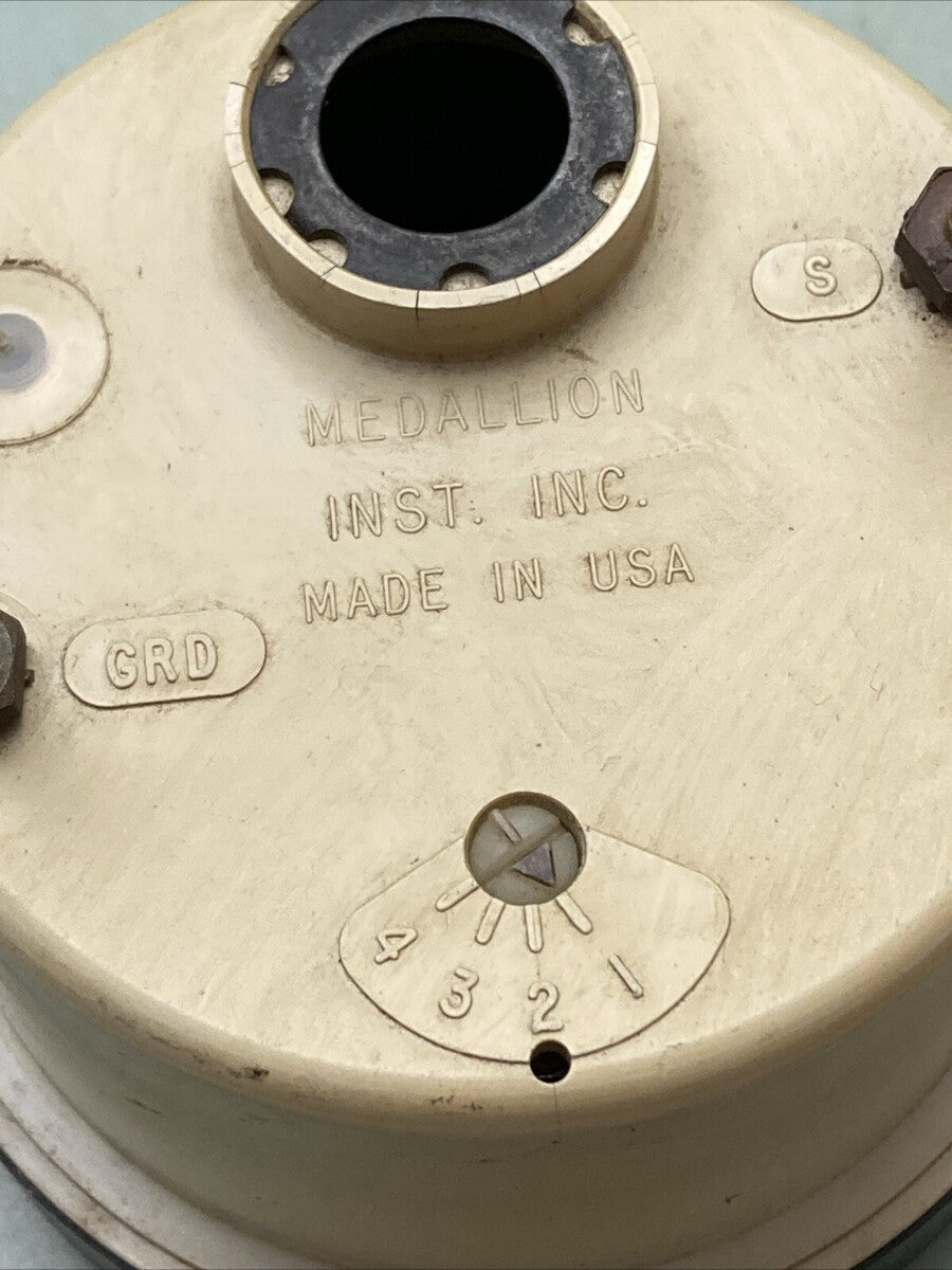 MEDALLION INSTRUMENTS MARINE TACHOMETER GAUGE RPM 0-8000