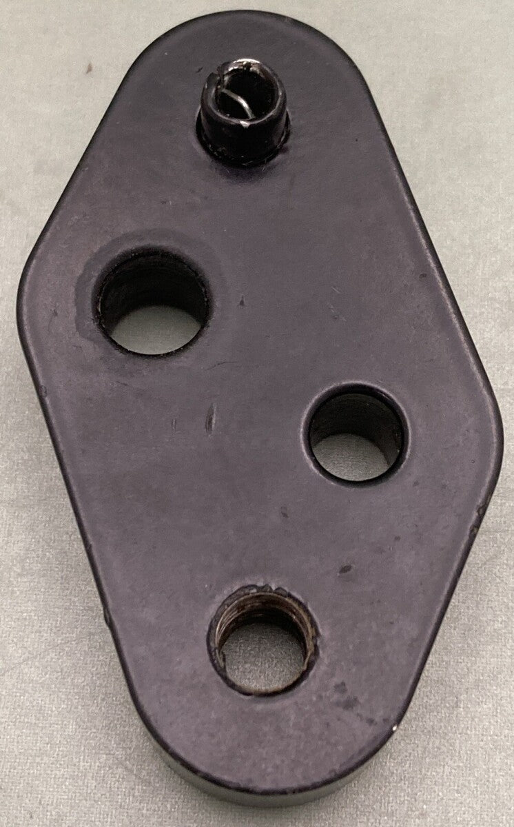 NEW HARLEY DAVIDSON V16931 TOURING FOOTPEG BRACKET