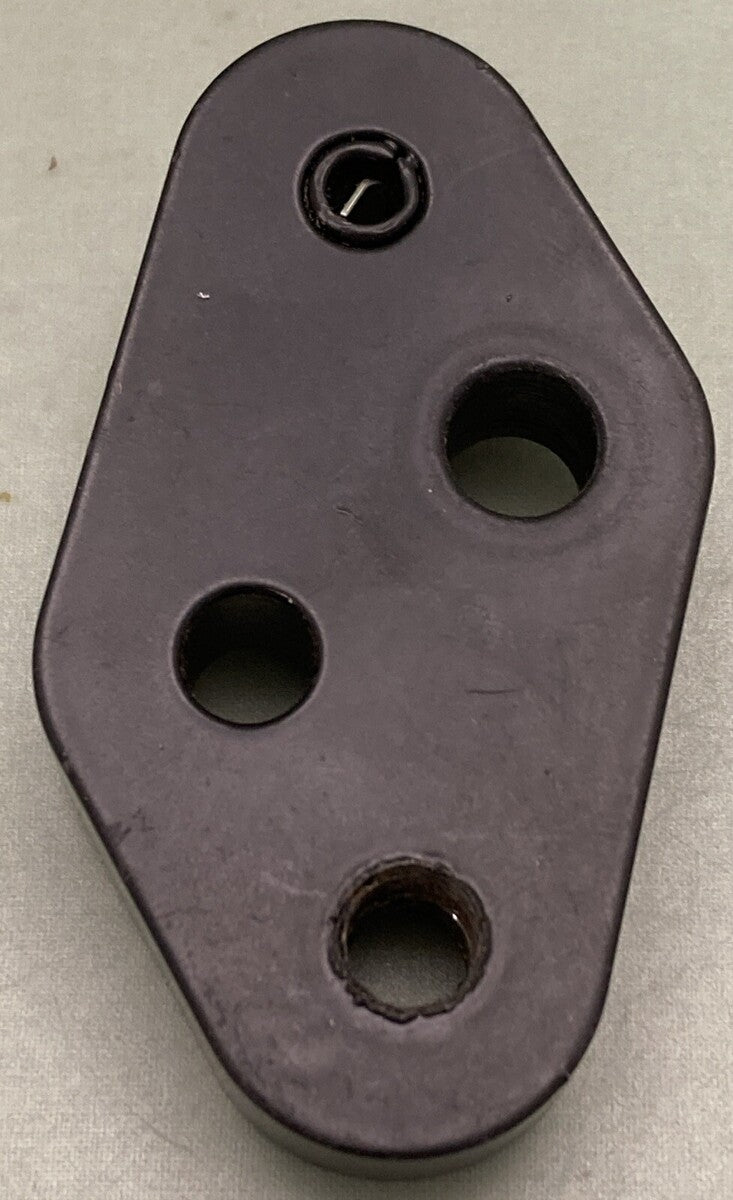 NEW HARLEY DAVIDSON V16931 TOURING FOOTPEG BRACKET