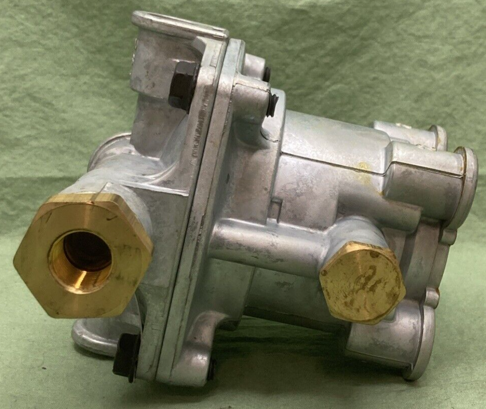 NEW SEALCO 110470X 3/4" Reservoir Port Relay Emergency Valve