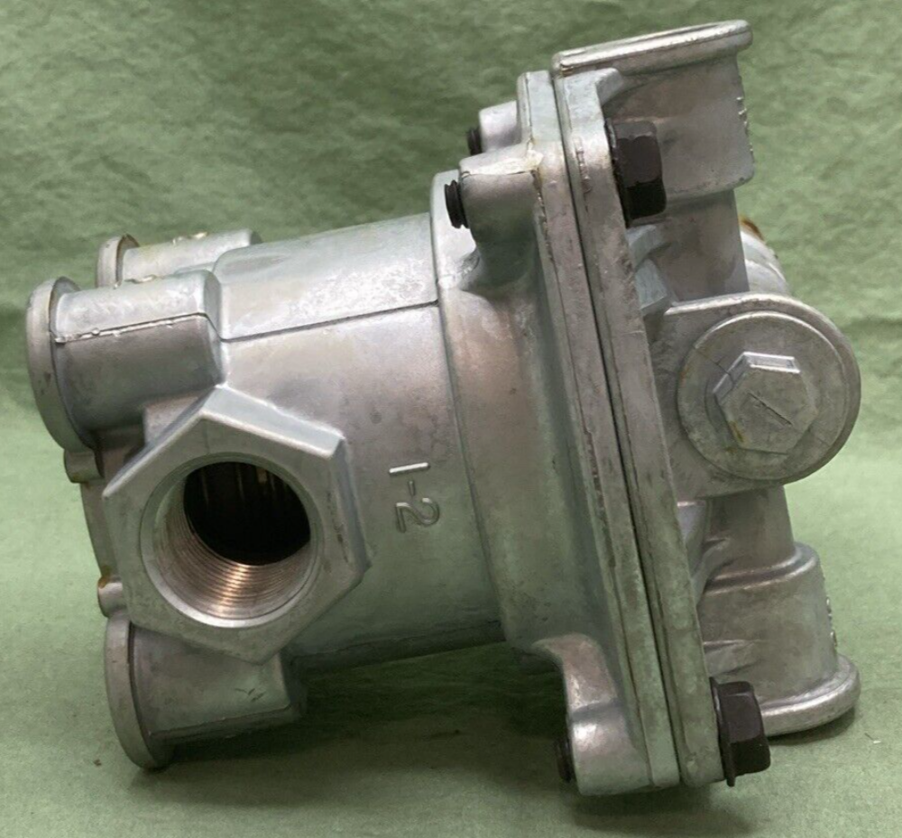 NEW SEALCO 110470X 3/4" Reservoir Port Relay Emergency Valve