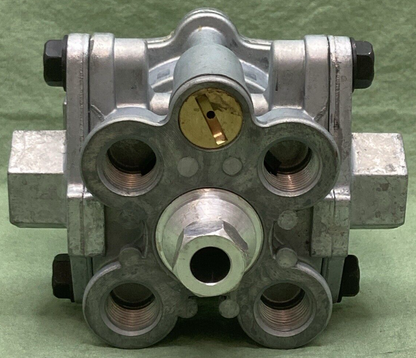 NEW SEALCO 110171 1/2" AND 3/8" RESERVOIR PORTS SPRING BRAKE CONTROL VALVE