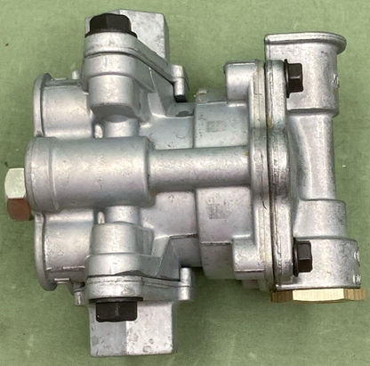 NEW SEALCO 110171 1/2" AND 3/8" RESERVOIR PORTS SPRING BRAKE CONTROL VALVE