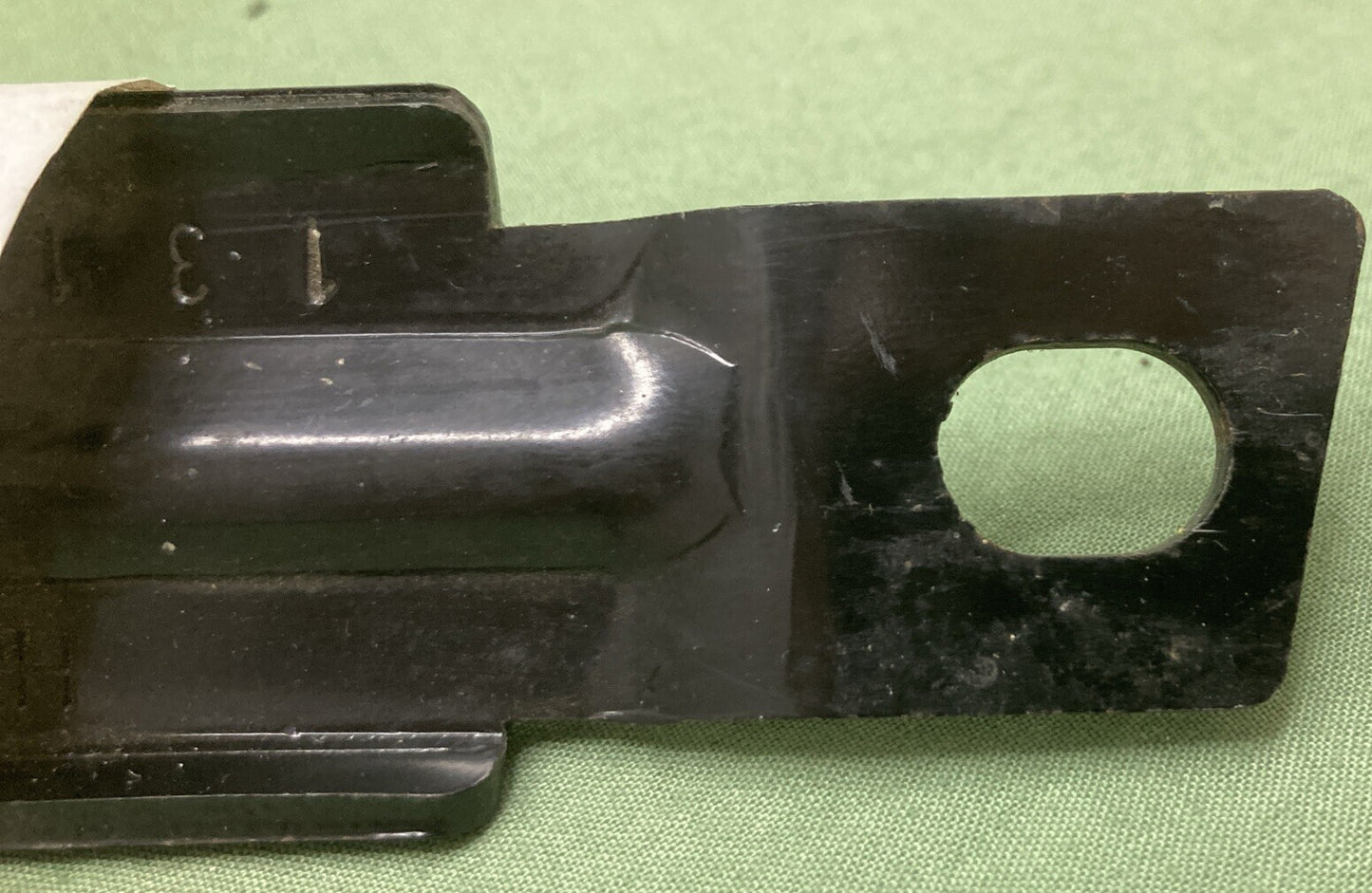 NEW REPLACES GM 1067181 BUMPER REINFORCEMENT BRACKET FRONT LOWER INNER RIGHT