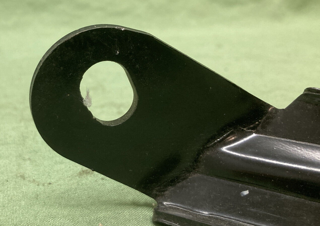 NEW REPLACES GM 1067181 BUMPER REINFORCEMENT BRACKET FRONT LOWER INNER RIGHT