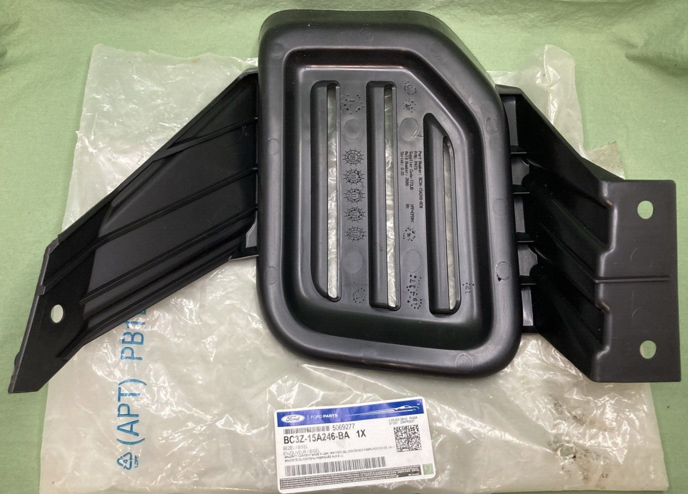 NEW GENUINE FORD BC3Z-15A246-BA Bumper Bezel Right Front