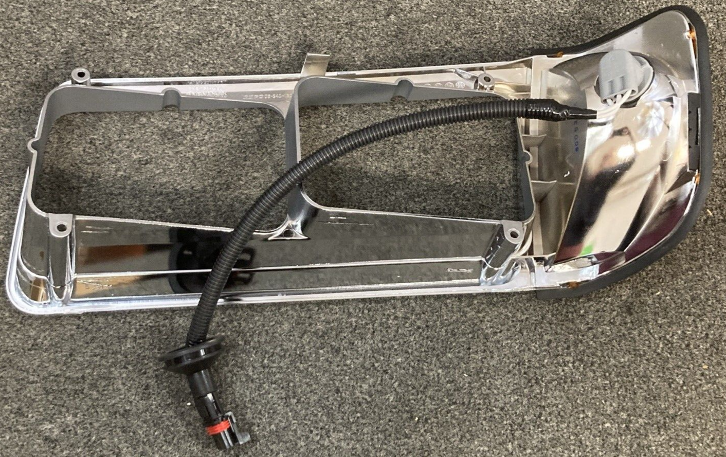 NEW VANDER HAAG'S S-19773 HEADLIGHT SIGNAL LAMP BEZEL RIGHT FRONT AMBER