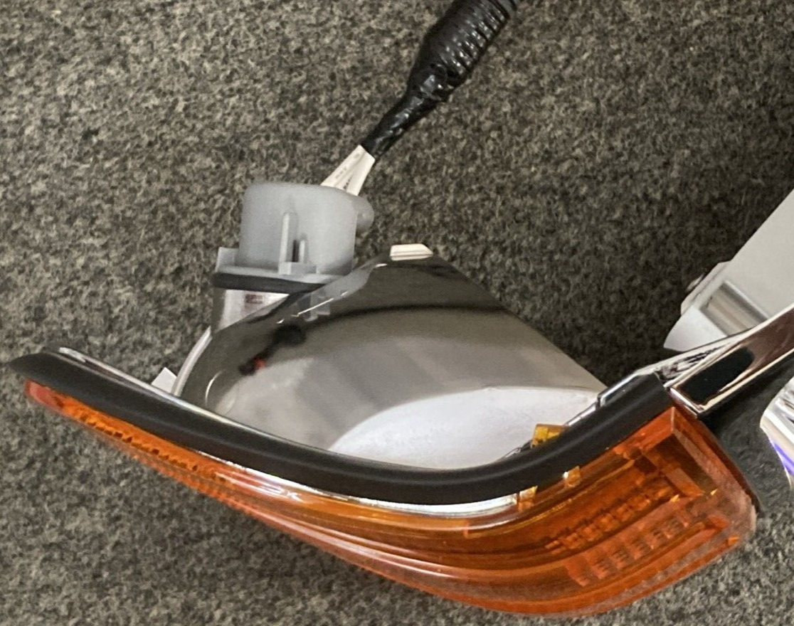 NEW VANDER HAAG'S S-19773 HEADLIGHT SIGNAL LAMP BEZEL RIGHT FRONT AMBER