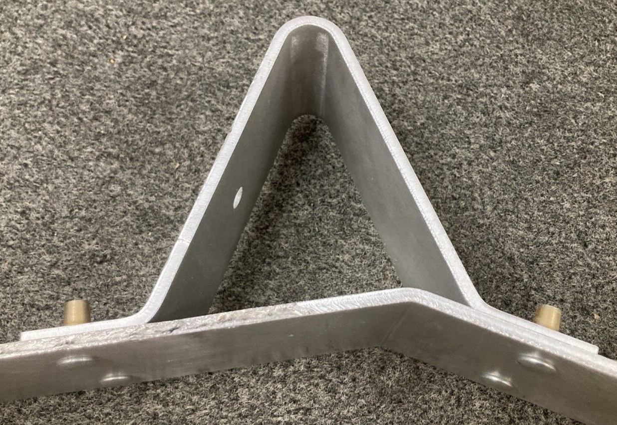 NEW GENUINE FREIGHTLINER A22-33062-006 BRACKET STEP SUPPORT