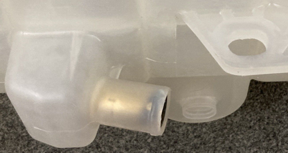 NEW GENUINE FREIGHTLINER 05-23045-002 COOLANT RESERVOIR SURGE TANK