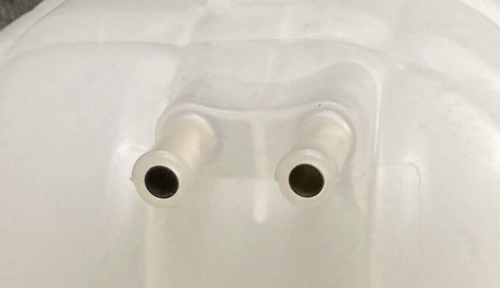 NEW GENUINE FREIGHTLINER 05-23045-002 COOLANT RESERVOIR SURGE TANK