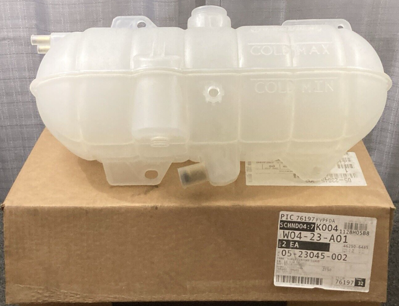 NEW GENUINE FREIGHTLINER 05-23045-002 COOLANT RESERVOIR SURGE TANK