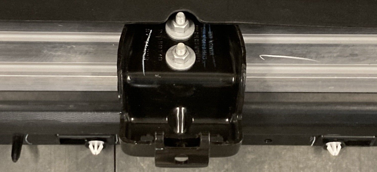 NEW GENUINE GM 23295045 STEP RUNNING BOARD RIGHT PASSENGER