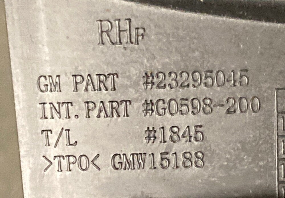 NEW GENUINE GM 23295045 STEP RUNNING BOARD RIGHT PASSENGER