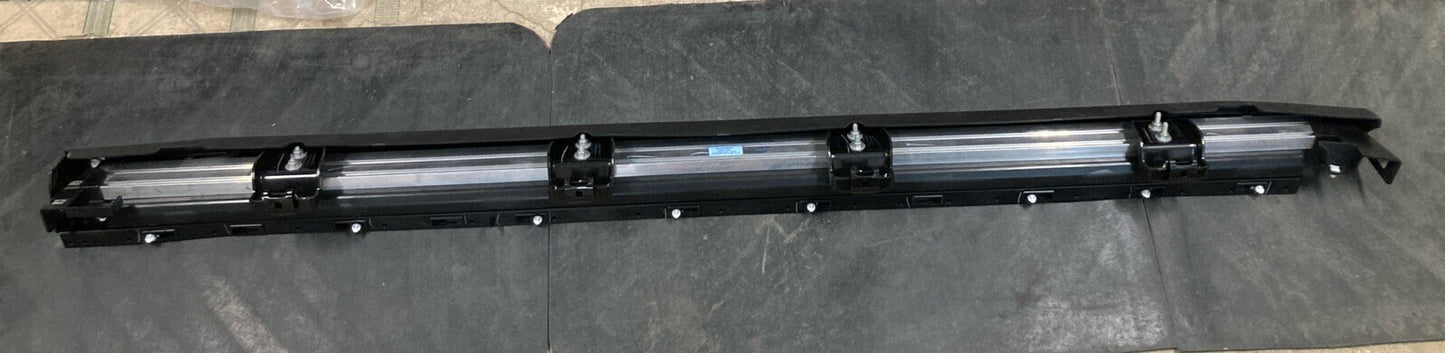 NEW GENUINE GM 23295045 STEP RUNNING BOARD RIGHT PASSENGER